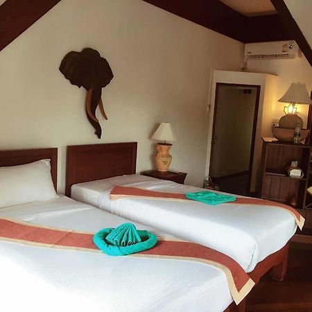 Coco Palace Resort Nai Harn Екстер'єр фото