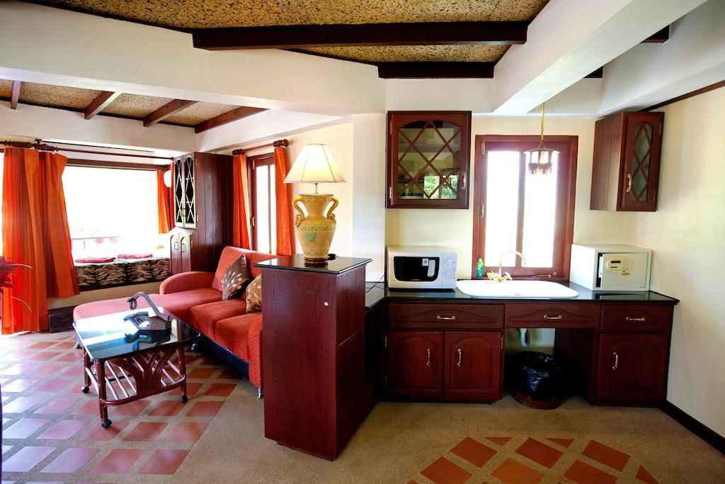 Coco Palace Resort Nai Harn Номер фото
