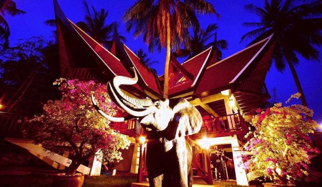 Coco Palace Resort Nai Harn Номер фото