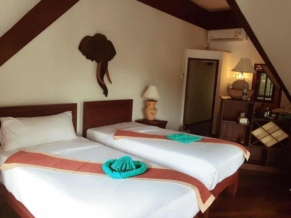 Coco Palace Resort Nai Harn Екстер'єр фото