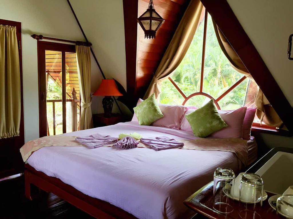 Coco Palace Resort Nai Harn Екстер'єр фото
